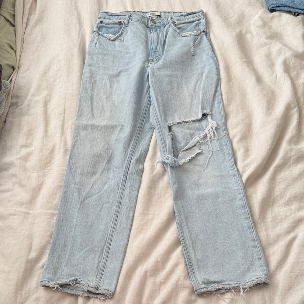 Abercrombie & Fitch | Ultra High Rise 90s Straight Distressed Jeans | 30